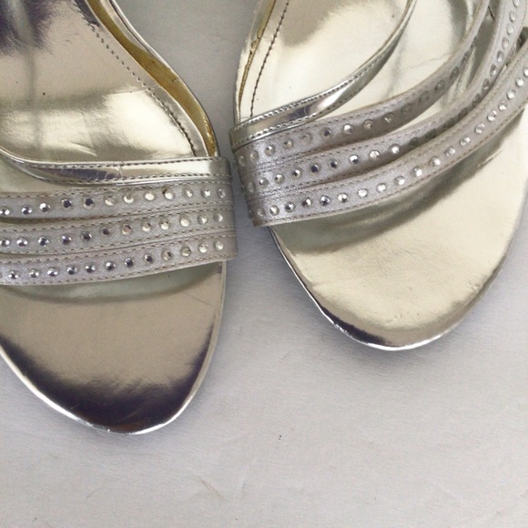 NINA METALLIC SILVER STRAPPY RHINESTONE HEELS SIZE 9 - Picture 11 of 14